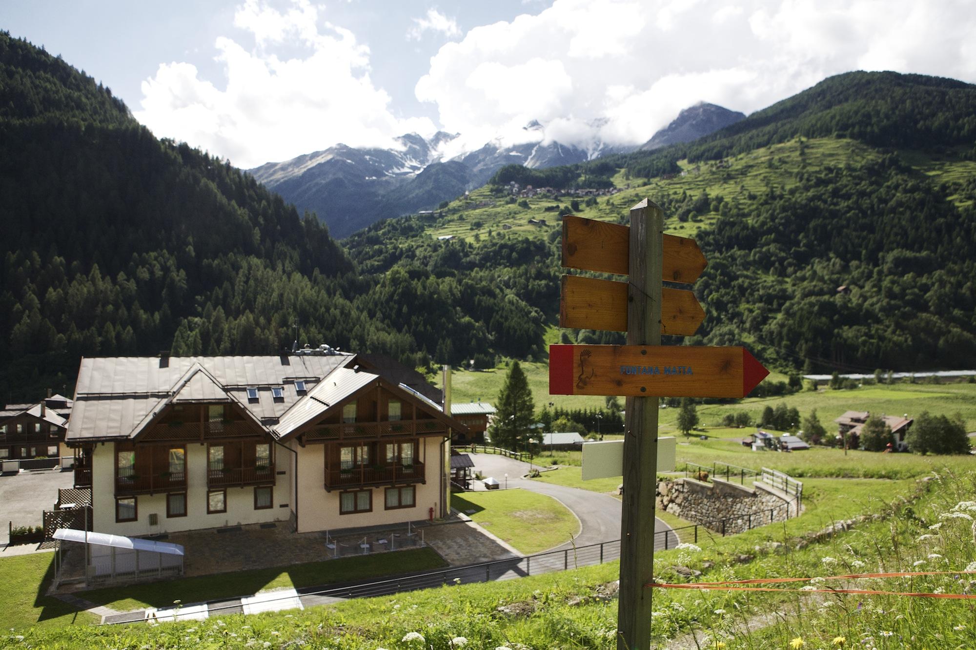 Hotel Domina Parco Dello Stelvio Cogolo Exterior foto