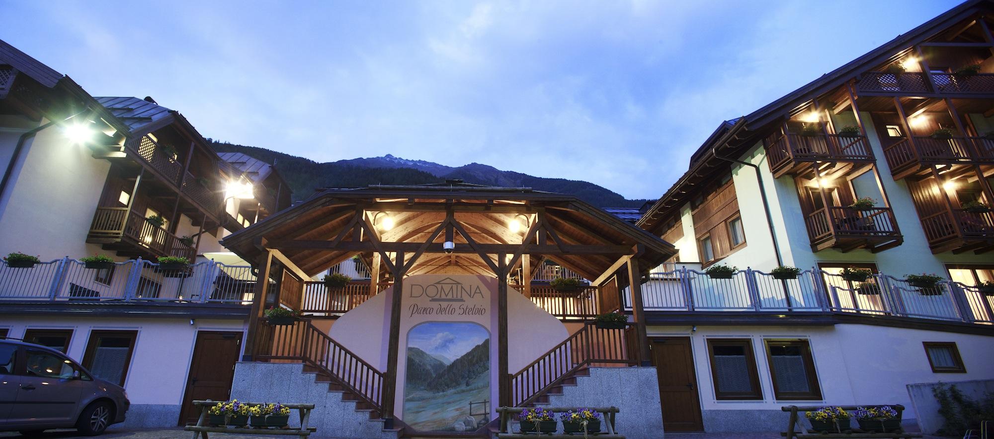 Hotel Domina Parco Dello Stelvio Cogolo Exterior foto